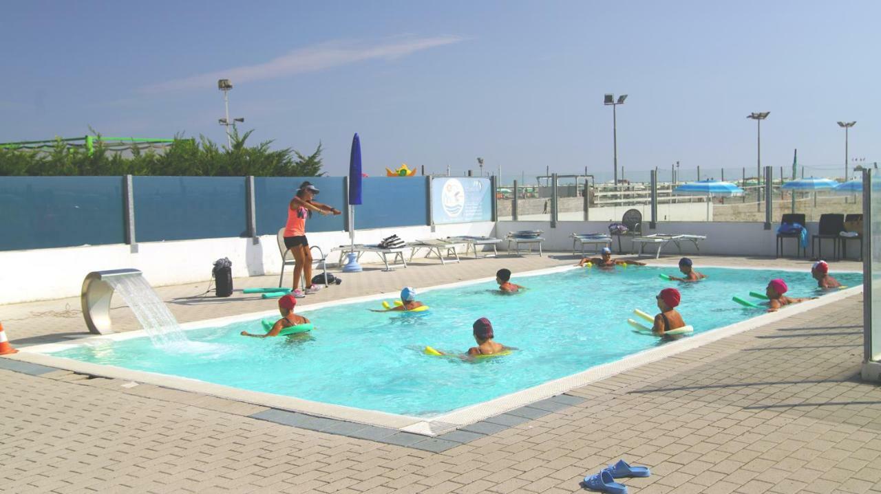Residence 3 D Lido di Spina Exterior foto